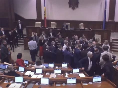 Scandal în Parlamentul de la Chișinău Sintagma limba moldovenească