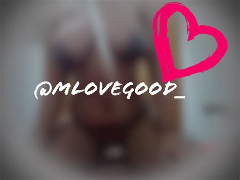 Minha namorada postou o primeiro nude dela lá no twitter em comemoração aos 100 seguidores vai