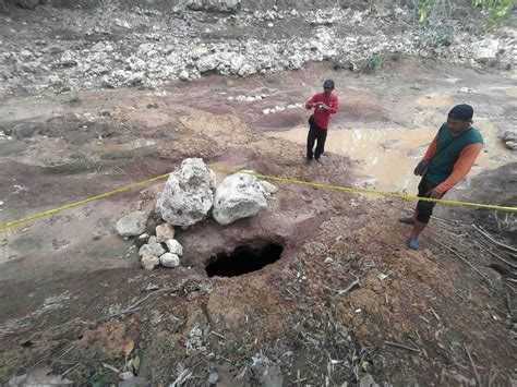 Lubang Di Dasar Sungai Blitar Bpbd Lakukan Asesmen