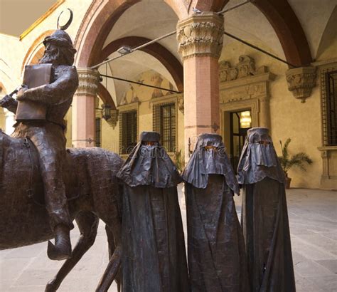 Esculturas En El Palazzo Zuckermann Paduan Sede De Los Museos C Vicos