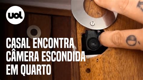 Casal estranha reflexo e acha câmera escondida em quarto de AirBnB no