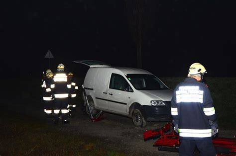 Pkw Lag Im Stra Engraben Lenker Fl Chtete Monatsrevue