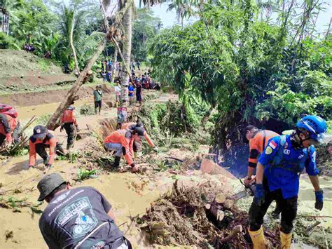 Tim Siaga Bencana Desa Pakuhaji Kerahkan Anggotanya Bantu Evakuasi