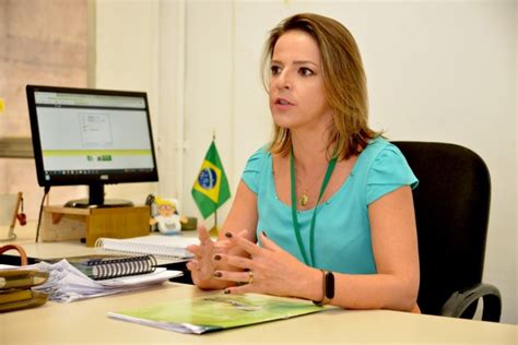 Servidora Da Agems H Anos Caroline Tomanquevez A Nova Diretora