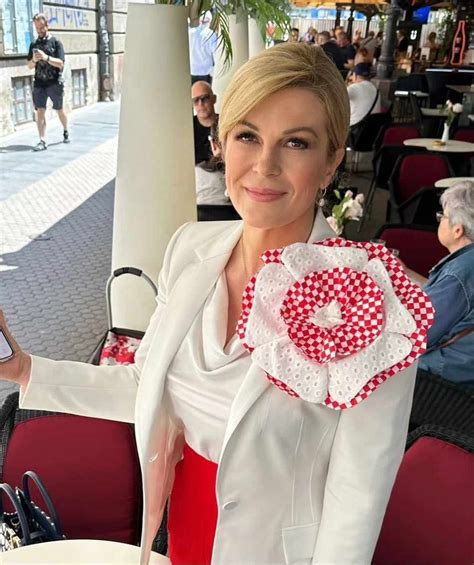 Kolinda Grabar Kitarović istaknula nevjerojatno uzak struk u crvenoj