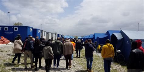 Migranti Cucina Da Campo Per Occupanti Della Tendopoli Di San