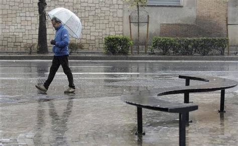 El Tiempo En Andaluc A Una Borrasca Traer Lluvias Y Descenso De