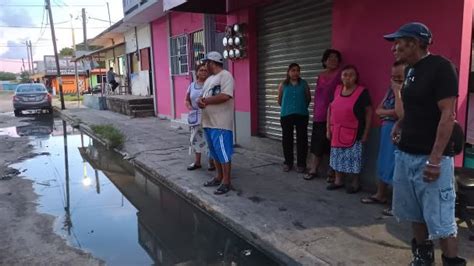 Foco de infección en Allende caminan entre aguas negras