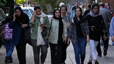 Un New Iranian Dress Code Law Further Represses Women