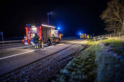 Pkw Berschl Gt Sich Nach Sekundenschlaf Auf Der A