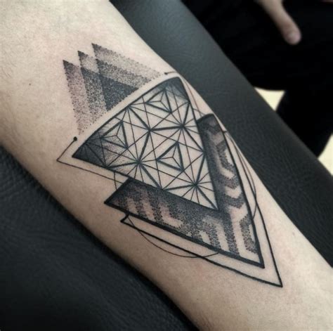 Pin By Thu Ra On Tattoos Geometric Tattoo Tattoos Triangle Tattoo