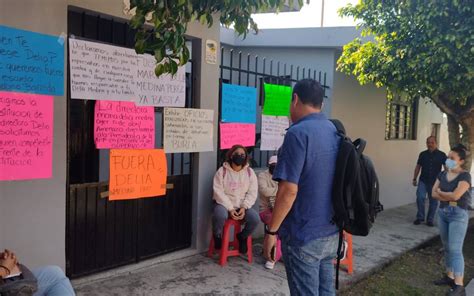 Padres De Familia Exigen La Destitucion De Directora De Primaria