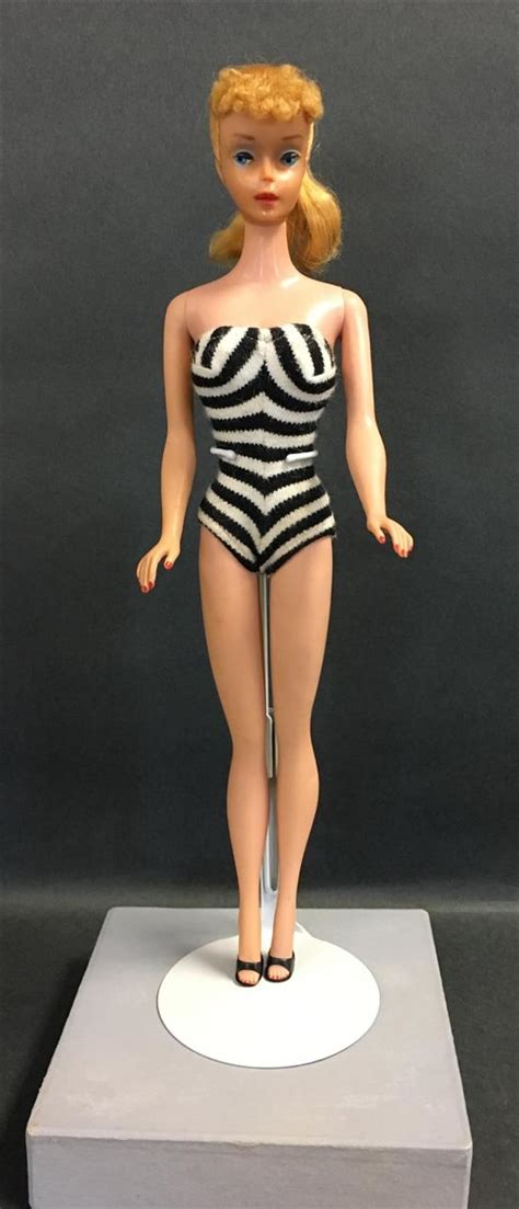 Lot Blonde Ponytail Barbie Partially Solid Body Retains Color Soft Curly Bangs Top Of