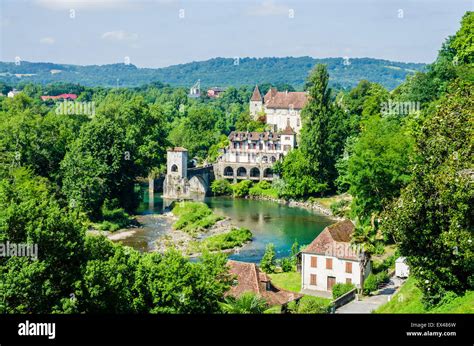 Pont De La Legende Auf Der Gave D Oloron Stockfotografie Alamy