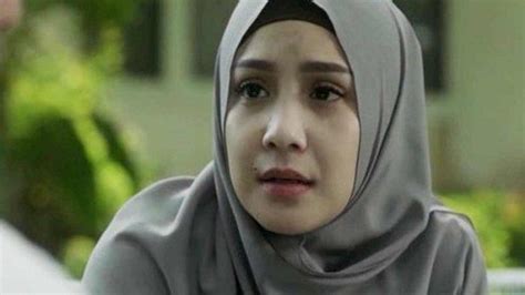 Nagita Slavina Tampil Memukau Pakai Hijab Bareng Adelia Pasha Istri