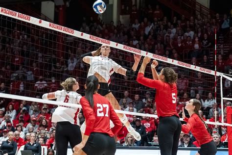 Smrek Franklin Wisconsin Sweep To End Nebraska S Unbeaten Run