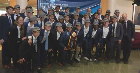 University Of Chicago Mens Soccer Team Celebrates Title Cbs Chicago