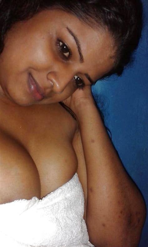 Srilankan Village Girl Showing Naked Boobs Her Hotness Pics Desi Old Pictures HD SD