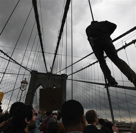 Protest gegen Bankenmacht New Yorker Wutbürger stürmen Brooklyn Bridge