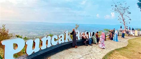 Pesona Wisata Alam Puncak Ratu Pamekasan Sunset Nya Bikin Wisatawan