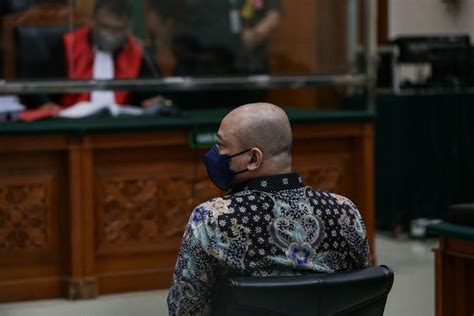 Foto Diamnya Teddy Minahasa Saat Hakim Jatuhkan Vonis Seumur Hidup