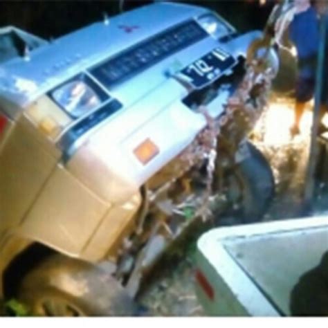 Minibus Sarat Penumpang Terjun Ke Jurang Di Raya Payung Batu Teras Jatim