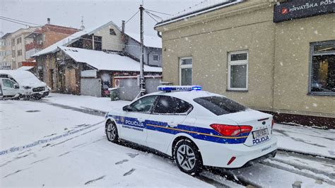 Video Kombi S Migranta Zabio Se U Policijsku Blokadu Policijski Ef