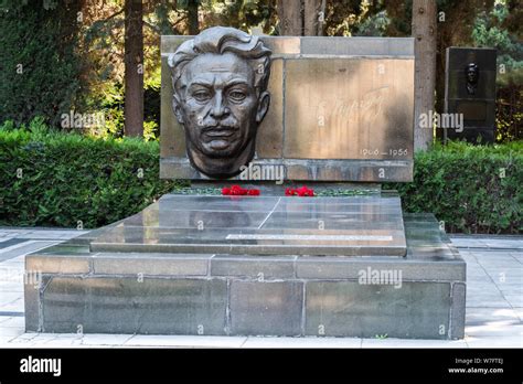 Baku Azerbaijan May 11 2019 Grave Of Azerbaijani And Soviet Poet