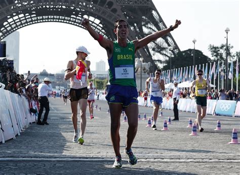 Caio Bonfim conquista a prata inédita na marcha atlética em Paris 2024