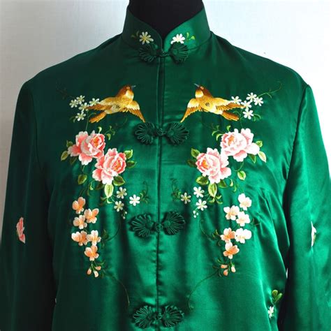 Vintage Hand Embroidered Emerald Green Chinese Silk And Rayon Robe