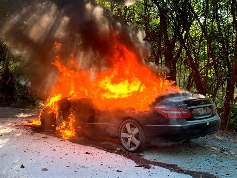 Auto Distrutta Dalle Fiamme Ad Arosio