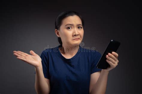 Asian Woman Looking At Smart Phone And Feel Confused Stock Image Image Of Embarrassed Doubt