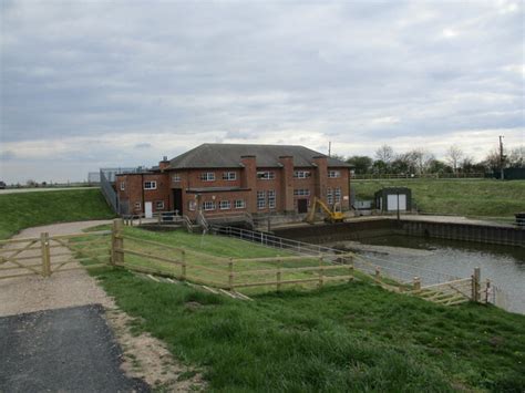 Pumping Station Hobhole Drain © Jonathan Thacker Geograph Britain