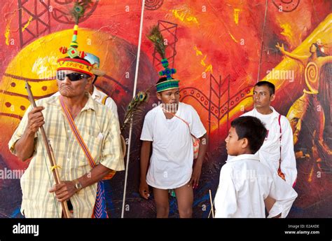 Colombia Departamento De La Guajira Uribia Hombres De La Comunidad