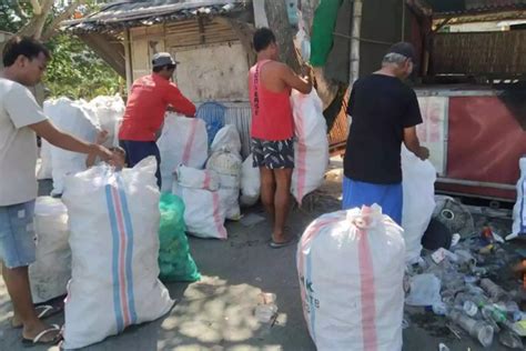 Nelayan Pesisir Ampenan Kumpulkan Sampah Sebanyak Ton Saat Gerakan