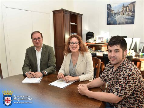 Firma del convenio entre el Ayuntamiento y la Banda Sinfónica Municipal