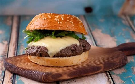 Receta fácil de hamburguesa de ternera con queso gouda