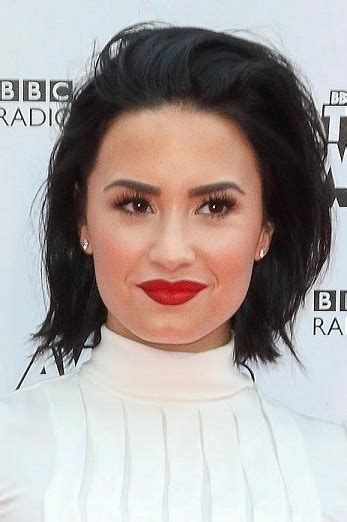 Demi Lovato Brushed Back Bob Bbc Radio 1s Teen Awards