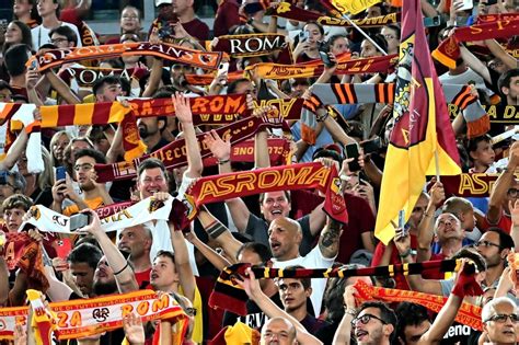 L Olimpico L Uomo In Pi Della Roma Con Il Mila Sulle Spalle Roma News