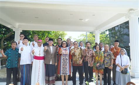 Momentum Idul Fitri Uskup Keuskupan Bogor Lakukan Safari Silaturahmi