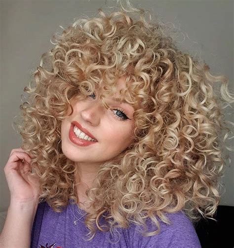 This Super Scrunch Method Will Give Your Curly Hair Extra Volume And