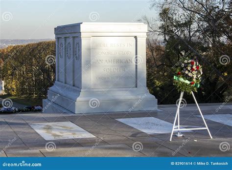 Tomb of the Unknown Soldier and Wreath Stock Photo - Image of dead, rifle: 82901614