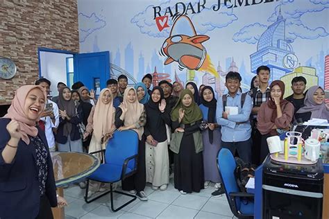 Mahasiswa UIN KHAS Jember Kunjungi Dapur Redaksi Jawa Pos Radar Jember