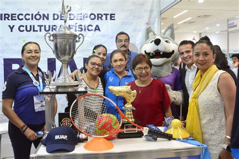 Inaugura la Rectora María Lilia Cedillo Ramírez Feria de Profesiones