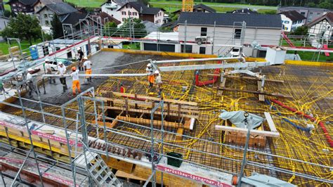 21082303 LB LinkedIn Foto Betonierung Mit Rundverteiler Und Reno 3