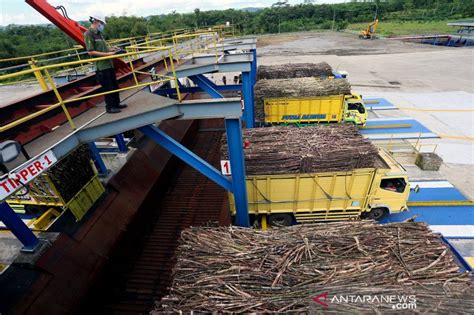 Penampakan Dari Udara Proses Giling Perdana Tebu Di Pabrik Gula Pt