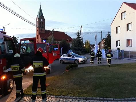 Groził że podpali dom Miał siekierę Dantejskie sceny w Ostrożnicy