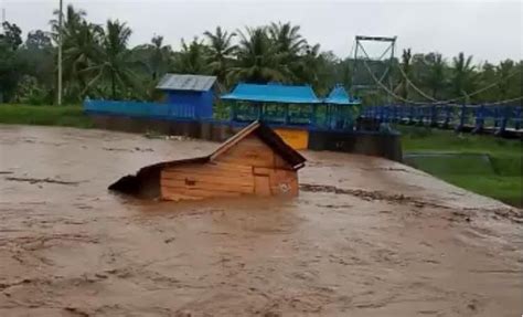 Air Sungai Meluap Puluhan Rumah Di Kota Lubuklinggau Terandam Banjir