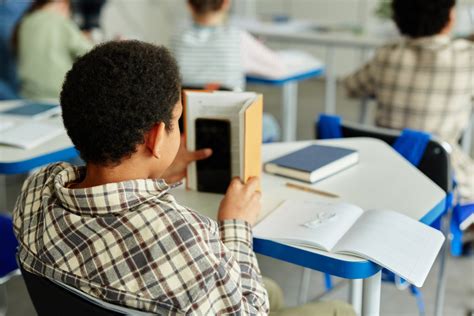 Flou Autour De La Nouvelle Interdiction Des Cellulaires En Classe