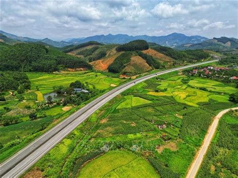 Photo: Hanoi - Lao Cai highway 'awakens' the economic potential of the ...